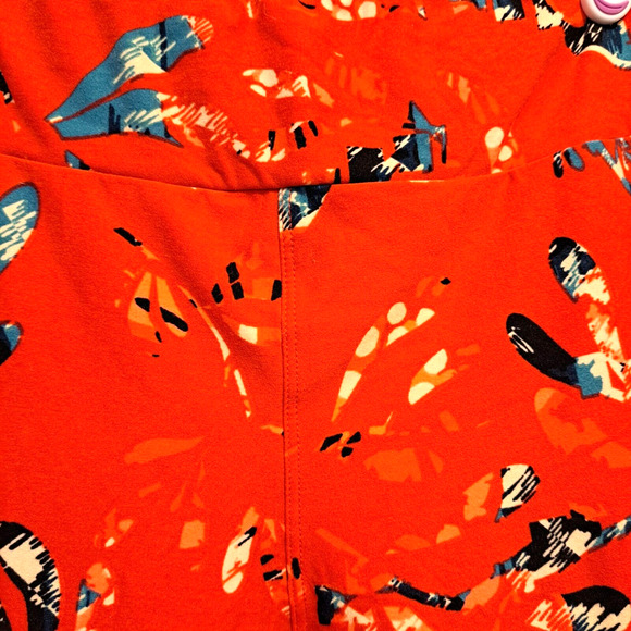LULAROE LEGGINGS WOMENS OS TOMATO RED CONFETTI PRINT SUPER LIGHTWEIGHT COMFY - Picture 2 of 4